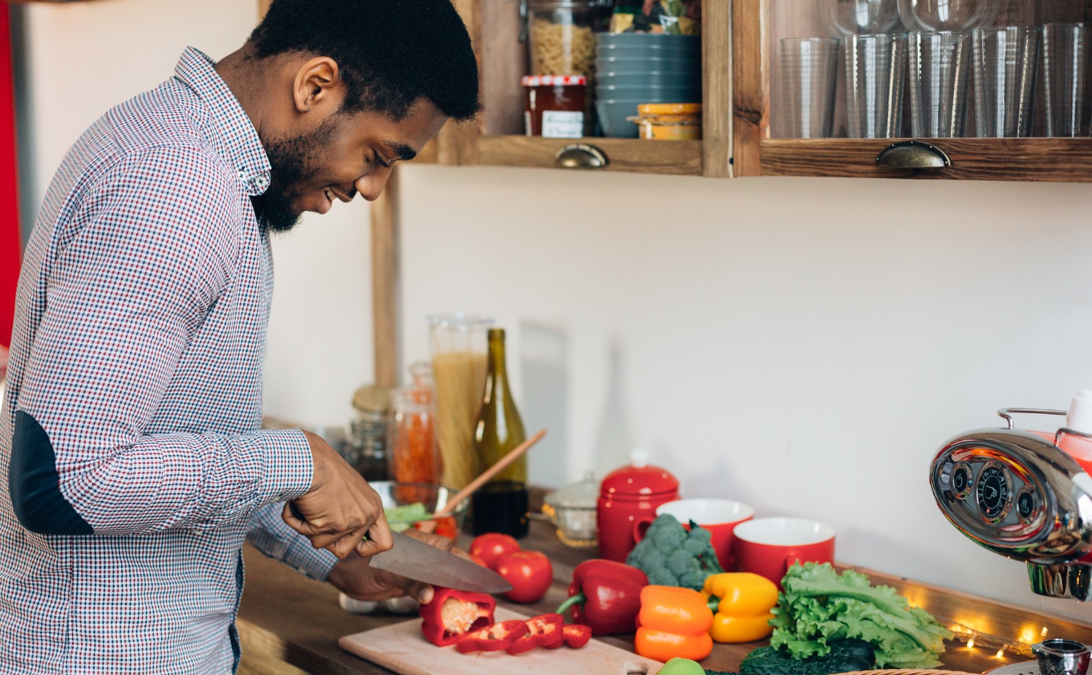 FINALafricanamerican man cutting bell pepper in kitchen picture id1127741654 1