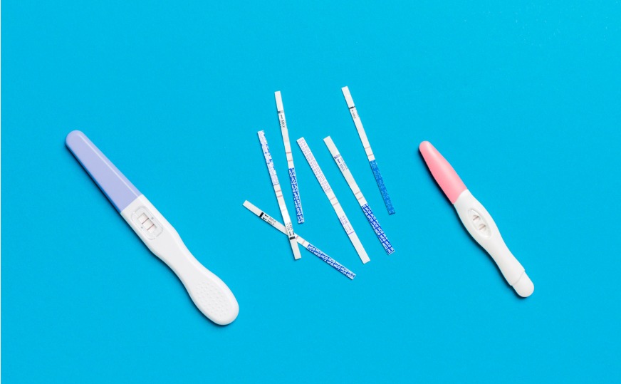 colored pregnancy test on colored background top view with copy space.jpg s=1024x1024&w=is&k=20&c=tisCFlgfyXoPdoRBSW7wxYG pODLFMR0YtxQm0pYiRs=